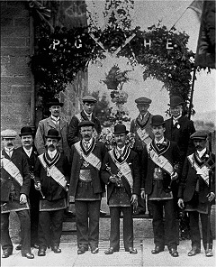  Penicuik Thistle Lodge of Free Gardeners posing in front of the Master's house 
